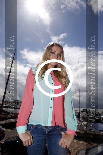 Volendam 23 mei 2013
Presentatie cd Tim Douwsma en Monique Smit in Old Dutch. Irene Moors reikt hem uit.
Peter Smulders bv