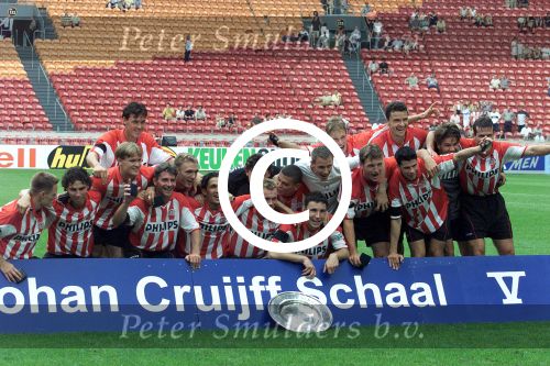 Amsterdam Arena stadion, 13 Augustus 2000
PSV-Roda JC, eindstand 2-0 om de Johan Cruyff-schaal

PSV Selektie met de Johan Cruyff-schaal

PETER SMULDERS BV