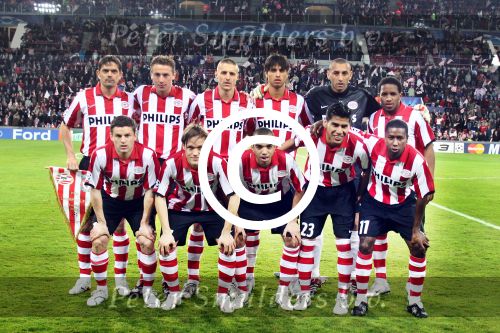 Eindhoven, 3 April 2007 Champions League wedstrijd PSV-FC Liverpool, eindstand 0-3 Seizoen 2006/2007
staande v.l.n.r.: Phillip Cocu, Jan Kromkamp, Timmy Simons, Manuel Da Costa, gomes en Jefferson Farfan.
Gehurkt v.l.n.r.: Jason Culina, Mika Vayrynen, Diego Tardelli, Carlos Salcido en Edison Mendez