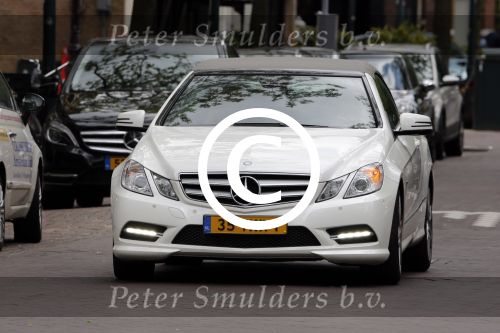 Amsterdam 3 juni 2013
Patricia Paay koopt voer voor haar dieren in haar mercedes cabrio.
Peter Smulders bv
