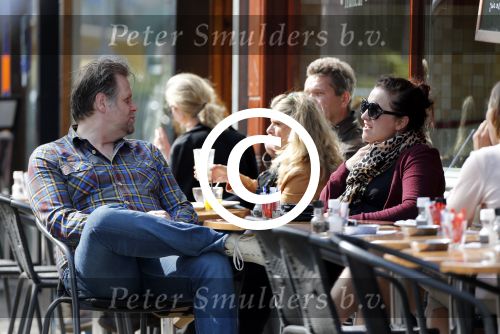 Amsterdam 31 mei 2013
Patrick Stoof (acteur komt een man bij de dokter) met vrouw /vriendin op terras.
Peter Smulders bv