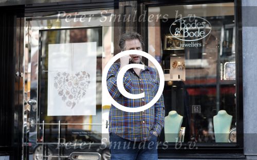 Amsterdam 31 mei 2013
Patrick Stoof (acteur komt een man bij de dokter) met vrouw /vriendin op terras.
Peter Smulders bv