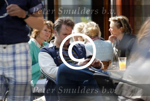 Amsterdam 31 mei 2013
Patrick Stoof (acteur komt een man bij de dokter) met vrouw /vriendin op terras.
Peter Smulders bv