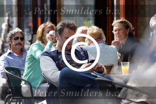 Amsterdam 31 mei 2013
Patrick Stoof (acteur komt een man bij de dokter) met vrouw /vriendin op terras.
Peter Smulders bv