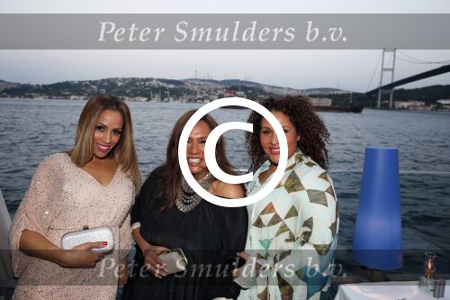 Istanbul 21 mei 2013
Presentatie nieuw sieradenlijn Yolanthe Cabau van Yolanthe Sneijder Cabau in het meest populaire restaurant / club Reina van Istanbul. Wesley Sneijder was trots als een pauw. Patty Brard met Glennis Grace en Grace Headley
Peter Smulders bv