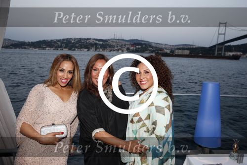 Istanbul 21 mei 2013
Presentatie nieuw sieradenlijn Yolanthe Cabau van Yolanthe Sneijder Cabau in het meest populaire restaurant / club Reina van Istanbul. Wesley Sneijder was trots als een pauw. Patty Brard met Glennis Grace en Grace Headley
Peter Smulders bv
