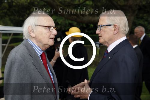 Haarzuilens 12 juni 2013
Haringparty op kasteel de Haar in Haarzuilens. Pieter v Vollenhoven met Ferry Hoogendijk en vrouw
Peter Smulders bv