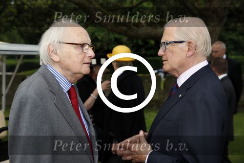 Haarzuilens 12 juni 2013
Haringparty op kasteel de Haar in Haarzuilens. Pieter v Vollenhoven met Ferry Hoogendijk en vrouw
Peter Smulders bv