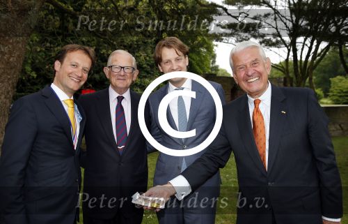 Haarzuilens 12 juni 2013
Haringparty op kasteel de Haar in Haarzuilens. Pieter v Vollenhoven met Prins Floris Frank Houben en Jaap Rost Onnes
Peter Smulders bv