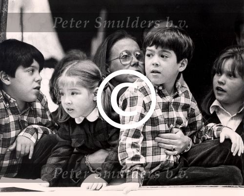 Amsterdam, December 1998
Prins Margriet met haar drie kinderen Prins Bernardo, Prins Nicolas en Prinses Juliana Jr.
Foto Peter Smulders BV