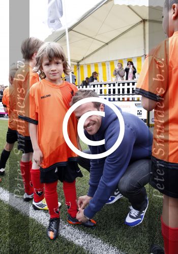 Beverwijk 25 mei 2013
Voetbaltournooi van Rafael v d Vaart . Zijn vriendin Sabia Boulahrouz en zoon Damian zijn ook aanwezig.
Peter Smulders bv