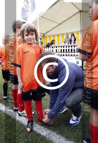Beverwijk 25 mei 2013
Voetbaltournooi van Rafael v d Vaart . Zijn vriendin Sabia Boulahrouz en zoon Damian zijn ook aanwezig.
Peter Smulders bv