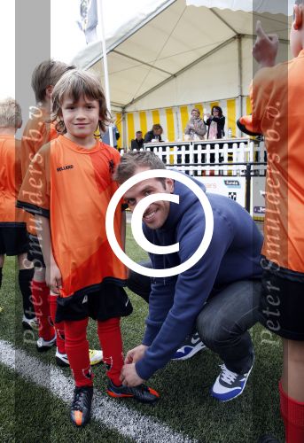Beverwijk 25 mei 2013
Voetbaltournooi van Rafael v d Vaart . Zijn vriendin Sabia Boulahrouz en zoon Damian zijn ook aanwezig.
Peter Smulders bv