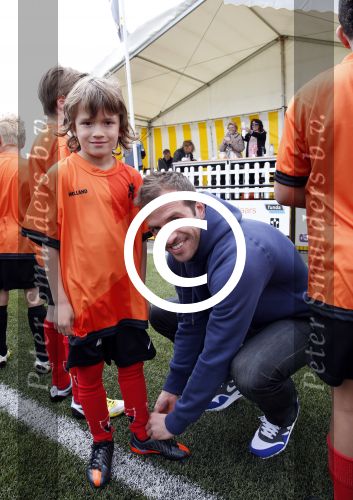 Beverwijk 25 mei 2013
Voetbaltournooi van Rafael v d Vaart . Zijn vriendin Sabia Boulahrouz en zoon Damian zijn ook aanwezig.
Peter Smulders bv