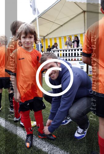 Beverwijk 25 mei 2013
Voetbaltournooi van Rafael v d Vaart . Zijn vriendin Sabia Boulahrouz en zoon Damian zijn ook aanwezig.
Peter Smulders bv