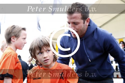 Beverwijk 25 mei 2013
Voetbaltournooi van Rafael v d Vaart . Zijn vriendin Sabia Boulahrouz en zoon Damian zijn ook aanwezig.
Peter Smulders bv