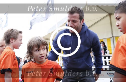 Beverwijk 25 mei 2013
Voetbaltournooi van Rafael v d Vaart . Zijn vriendin Sabia Boulahrouz en zoon Damian zijn ook aanwezig.
Peter Smulders bv