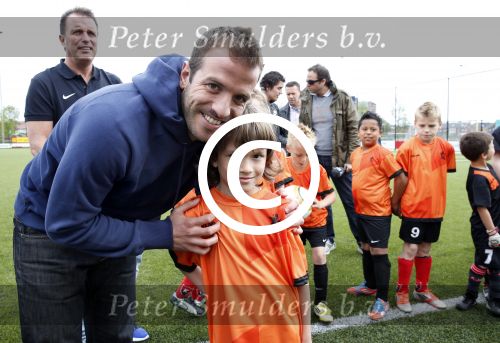 Beverwijk 25 mei 2013
Voetbaltournooi van Rafael v d Vaart . Zijn vriendin Sabia Boulahrouz en zoon Damian zijn ook aanwezig.
Peter Smulders bv