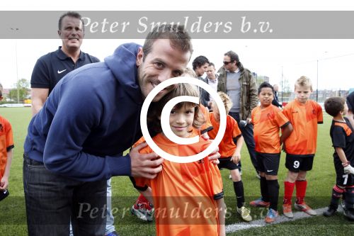 Beverwijk 25 mei 2013
Voetbaltournooi van Rafael v d Vaart . Zijn vriendin Sabia Boulahrouz en zoon Damian zijn ook aanwezig.
Peter Smulders bv