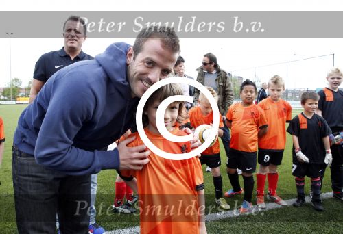 Beverwijk 25 mei 2013
Voetbaltournooi van Rafael v d Vaart . Zijn vriendin Sabia Boulahrouz en zoon Damian zijn ook aanwezig.
Peter Smulders bv