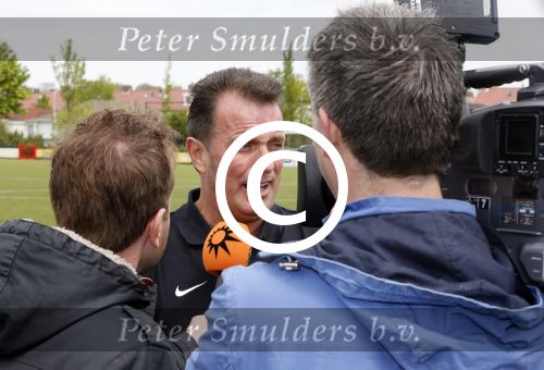 Beverwijk 25 mei 2013
Voetbaltournooi van Rafael v d Vaart . Zijn vriendin Sabia Boulahrouz en zoon Damian zijn ook aanwezig. Vader ramon v d Vaart
Peter Smulders bv