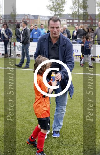 Beverwijk 25 mei 2013
Voetbaltournooi van Rafael v d Vaart . Zijn vriendin Sabia Boulahrouz en zoon Damian zijn ook aanwezig. Vader ramon v d Vaart
Peter Smulders bv