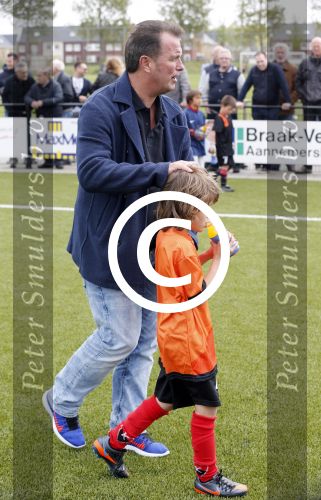 Beverwijk 25 mei 2013
Voetbaltournooi van Rafael v d Vaart . Zijn vriendin Sabia Boulahrouz en zoon Damian zijn ook aanwezig. Vader ramon v d Vaart
Peter Smulders bv