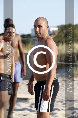 ibiza 14 juni 2013
Wesley en Rodney Sneijder aan het voetballen met Xelly en Rebecca Cabu v Kasbergen Gokhan Saki Reduan Diba en andere vrienden op het strand van Coco Beach.
Peter Smulders bv