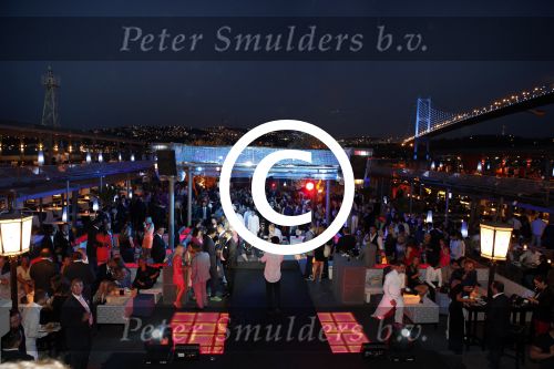 Istanbul 21 mei 2013
Presentatie nieuw sieradenlijn Yolanthe Cabau van Yolanthe Sneijder Cabau in het meest populaire restaurant / club Reina van Istanbul. Wesley Sneijder was trots als een pauw.
Peter Smulders bv
