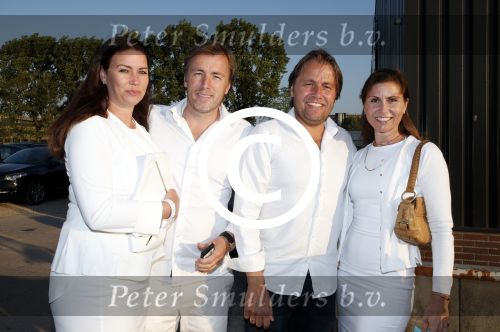 Amsterdam 7 juni 2013
Frank de Boer heeft feestje georganiseerd voor dochter en vrouw in the harbour club. Rob en Richard Witschge met hun vrouwen
Peter Smulders bv