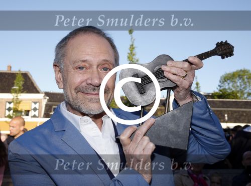 Purmerend 4 juni 2013
Tros Muziekfeest en sterren.nl awards op de markt in Purmerend. Rob de Nijs
Peter Smulders bv