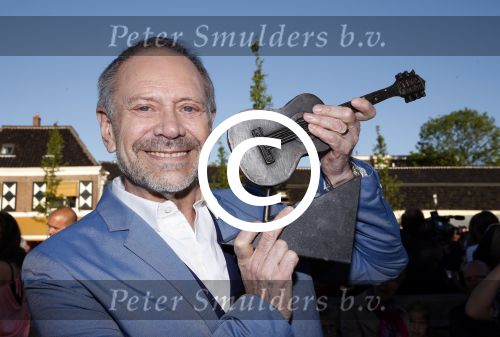 Purmerend 4 juni 2013
Tros Muziekfeest en sterren.nl awards op de markt in Purmerend. Rob de Nijs
Peter Smulders bv