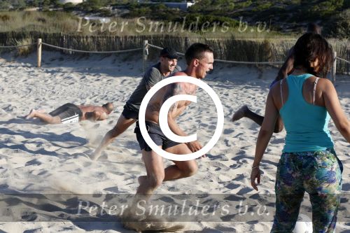 ibiza 14 juni 2013
Wesley en Rodney Sneijder aan het voetballen met Xelly en Rebecca Cabu v Kasbergen Gokhan Saki Reduan Diba en andere vrienden op het strand van Coco Beach.
Peter Smulders bv