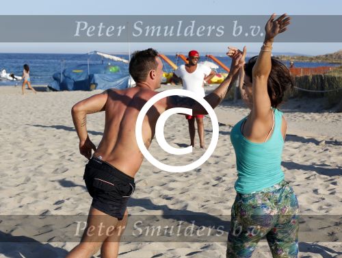 ibiza 14 juni 2013
Wesley en Rodney Sneijder aan het voetballen met Xelly en Rebecca Cabu v Kasbergen Gokhan Saki Reduan Diba en andere vrienden op het strand van Coco Beach.
Peter Smulders bv