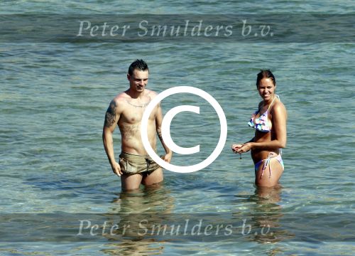 ibiza 15 juni 2013
Rodney Sneijder met Maybritt Slof in zee.
Peter Smulders bv