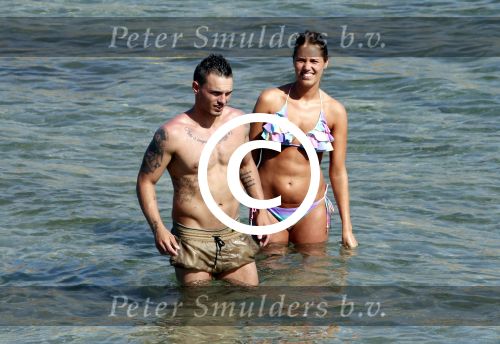 ibiza 15 juni 2013
Rodney Sneijder met Maybritt Slof in zee.
Peter Smulders bv