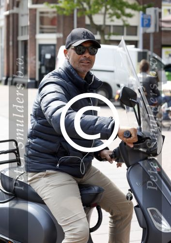 Amsterdam 31 mei 2013
Ruud Gullit op zijn vespa scooter
Peter Smulders bv