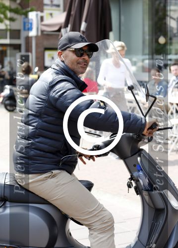 Amsterdam 31 mei 2013
Ruud Gullit op zijn vespa scooter
Peter Smulders bv