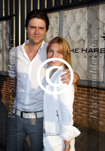 Amsterdam 7 juni 2013
Frank de Boer heeft feestje georganiseerd voor dochter en vrouw in the harbour club. Simon en Annemarie Keizer
Peter Smulders bv