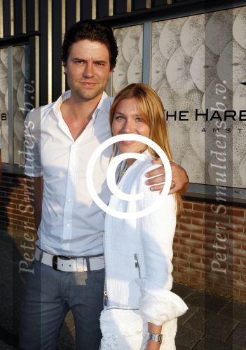 Amsterdam 7 juni 2013
Frank de Boer heeft feestje georganiseerd voor dochter en vrouw in the harbour club. Simon en Annemarie Keizer
Peter Smulders bv