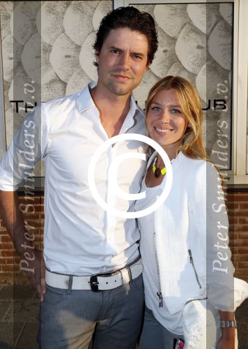Amsterdam 7 juni 2013
Frank de Boer heeft feestje georganiseerd voor dochter en vrouw in the harbour club. Simon en Annemarie Keizer
Peter Smulders bv