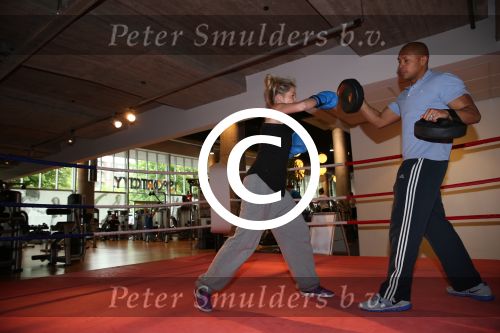 Amsterdam, 21 Mei 2013
Sita Vermeulen samen met Oswin Beingsick in de sportschool.
Foto Peter Smulders BV