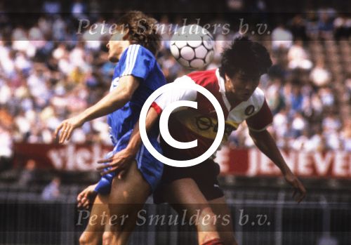 Rotterdam, 14 Mei 1986
Feyenoord-PSV, eindstand 2-3
Stanley Brard in een kopduel met Hallvar Thoresen
Foto Peter Smulders BV