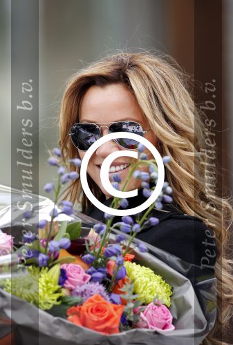 Amsterdam 3 juni 2013
Tatjana met bloemen op de beethovenstraat.
Peter Smulders bv