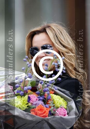 Amsterdam 3 juni 2013
Tatjana met bloemen op de beethovenstraat.
Peter Smulders bv