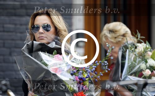 Amsterdam 3 juni 2013
Tatjana met bloemen op de beethovenstraat.
Peter Smulders bv