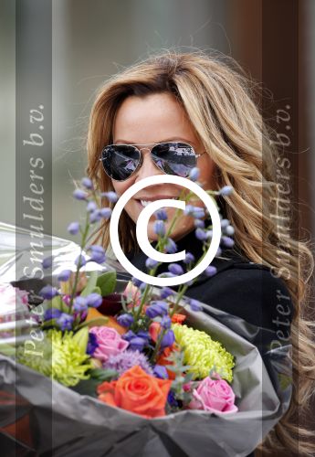 Amsterdam 3 juni 2013
Tatjana met bloemen op de beethovenstraat.
Peter Smulders bv