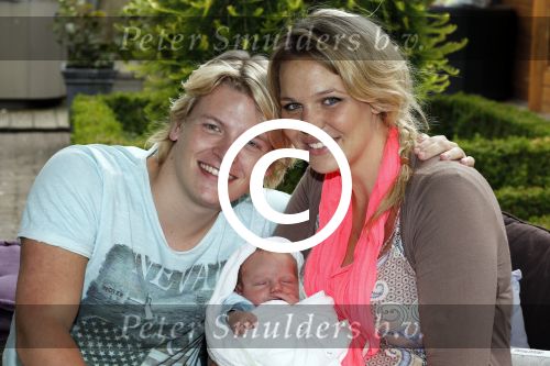 Losser 12 juni 2013
Thomas Berge en Myrthe Mylius met hun pas geboren zoontje Jack.
Peter Smulders bv