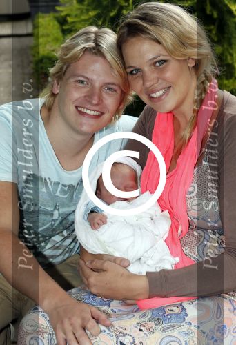Losser 12 juni 2013
Thomas Berge en Myrthe Mylius met hun pas geboren zoontje Jack.
Peter Smulders bv