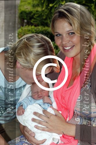 Losser 12 juni 2013
Thomas Berge en Myrthe Mylius met hun pas geboren zoontje Jack.
Peter Smulders bv